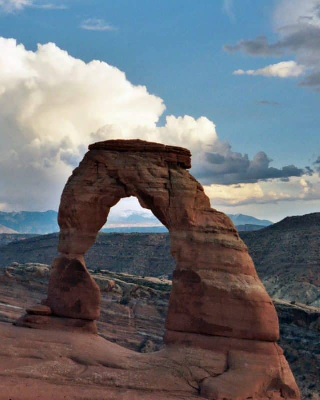 Seven Epic hikes in Arches National Park Utah! Hikes include Delicate Arch, the Devils Garden, the Fiery Furnace, The Windows, Sand Dune Arch, Balanced Rock and Wall Street. 