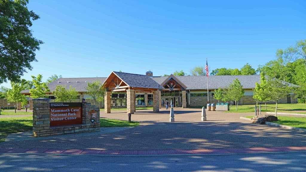 Things to do Mammoth Cave National Park in Kentucky USA. This bucket list destination with pictures has hiking, camping, canoeing on the Green and Nolin Rivers and many other adventures for the whole family. 