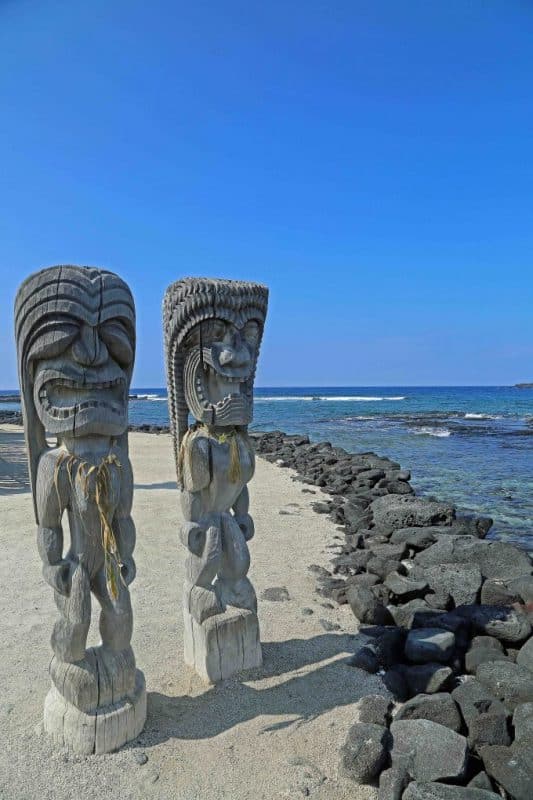 Pu'uhonua O Honaunau, also known as The City of Refuge Hawaii is a National Historic Park. THis is a sacred place for Hawaiians and takes you into the culture of Hawaii #cityofrefuge #placeofrefuge #hawaii #PuuhonuaOHonaunau