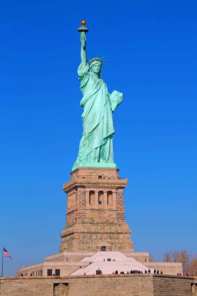 Statue of Liberty fun facts is great for adults, students, and even kids! This American icon was given to the United States of America by the people of France, then placed in New York, USA on Liberty Island.
