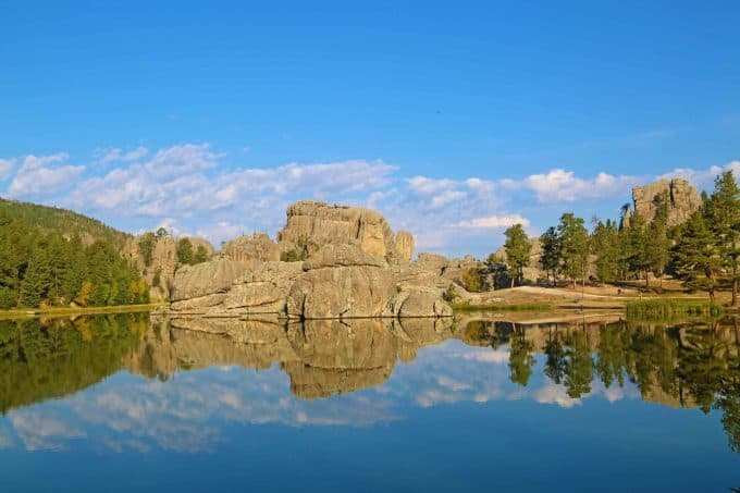 Things to do Custer State Park in South Dakota include hiking, exploring Sylvan Lake, camping, staying in a cabin or one of the several park lodges, taking the wildlife loop and driving the needles highway #custerstatepark #needleshighway #custer #sylvanlake