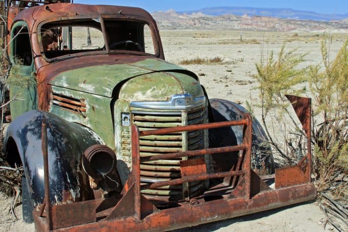 Travel Guide for exploring Cathedral Valley in Capitol Reef National Park in Utah. This guide will help you prepare for one of the National Parks epic road trips #cathedralvalley #capitolreef #nationalpark #utah