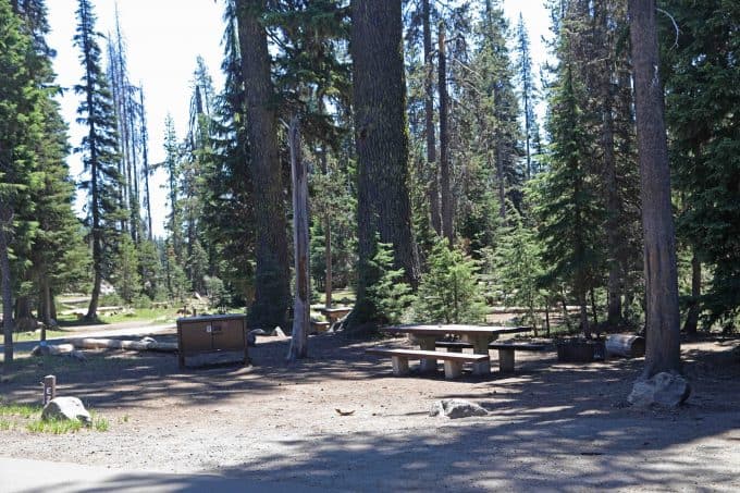 The Crater Lake Camping Guide was written to help you plan the perfect camping and road trip to Crater Lake National Park in Oregon USA! #craterlake #Natioanlpark #oregon #camping
