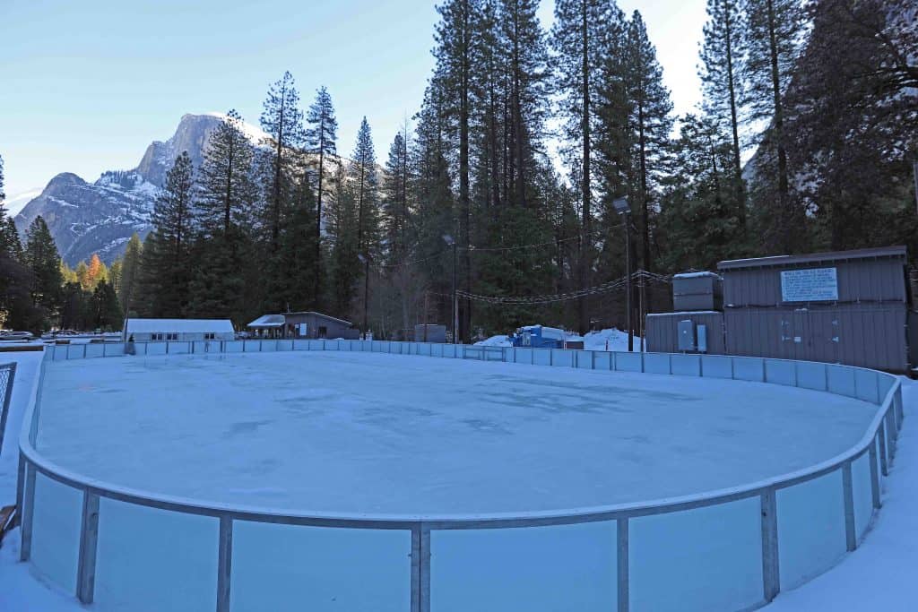 Things to do at Yosemite National Park in the winter including skiing, snowshoeing and much more! #Yosemite #nationalpark #winter #thingstodoin