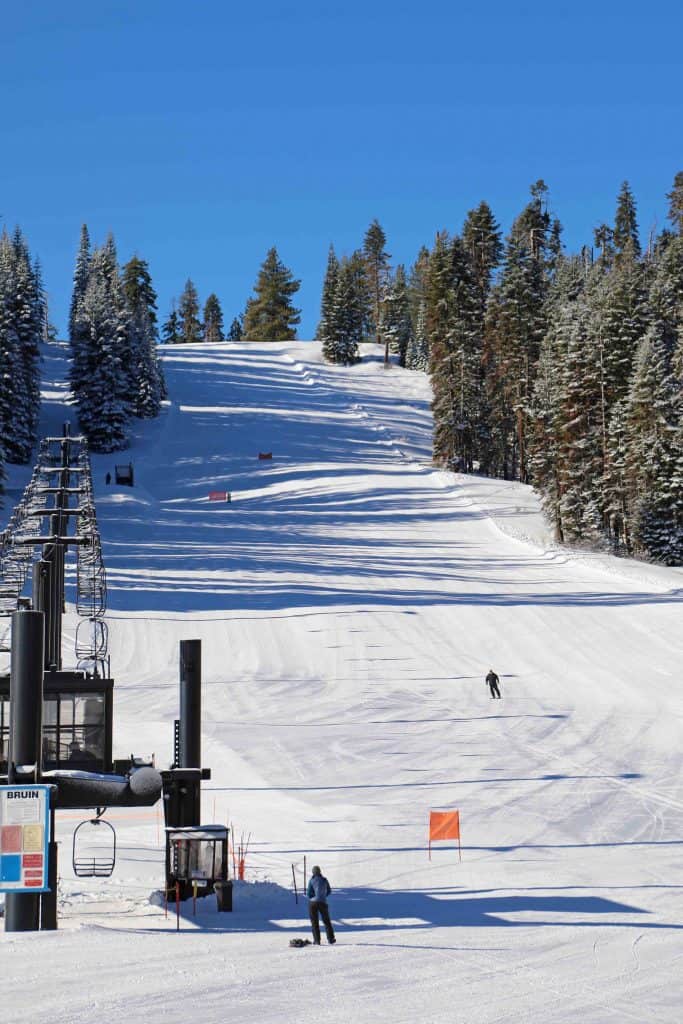 Things to do at Yosemite National Park in the winter including skiing, snowshoeing and much more! #Yosemite #nationalpark #winter #thingstodoin