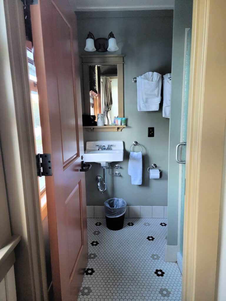 Bathroom in Room 119 at Paradise Inn