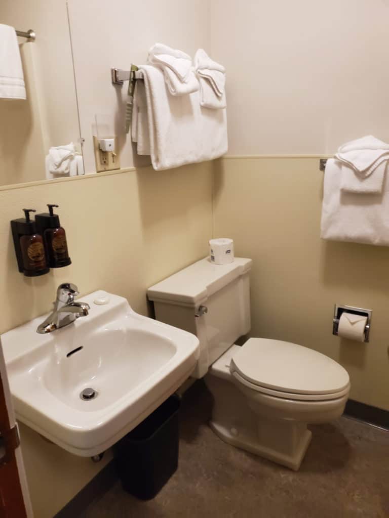 Private Bathroom in a Pinetop Motel Room at Swiftcurrent Motor Inn