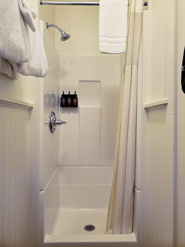 Shower in Cabin 6 Lake McDonald Lodge