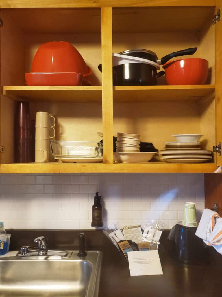 Kitchen in The Village Inn at Apgar comes with cookware