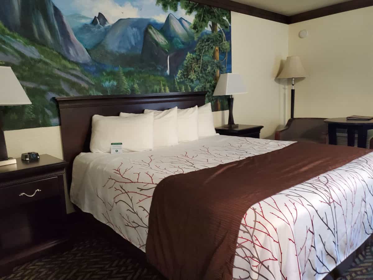 Bed in Best Western Oakhurst California