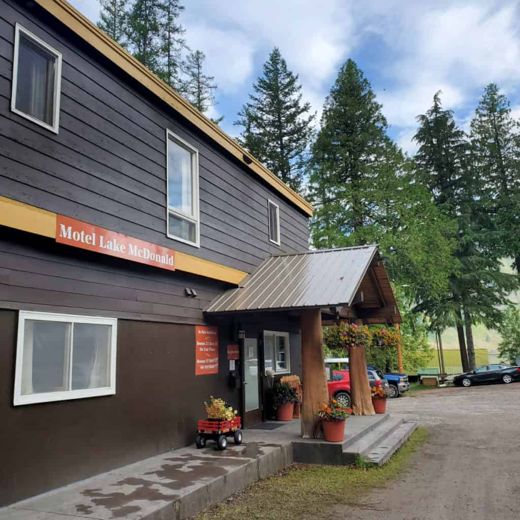 Motel Lake McDonald Registration Office