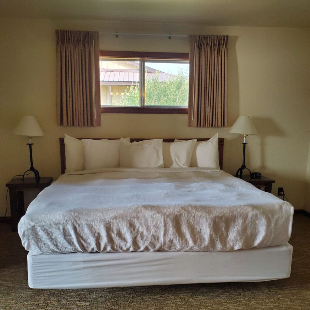 Lakefront King at Signal Mountain Lodge