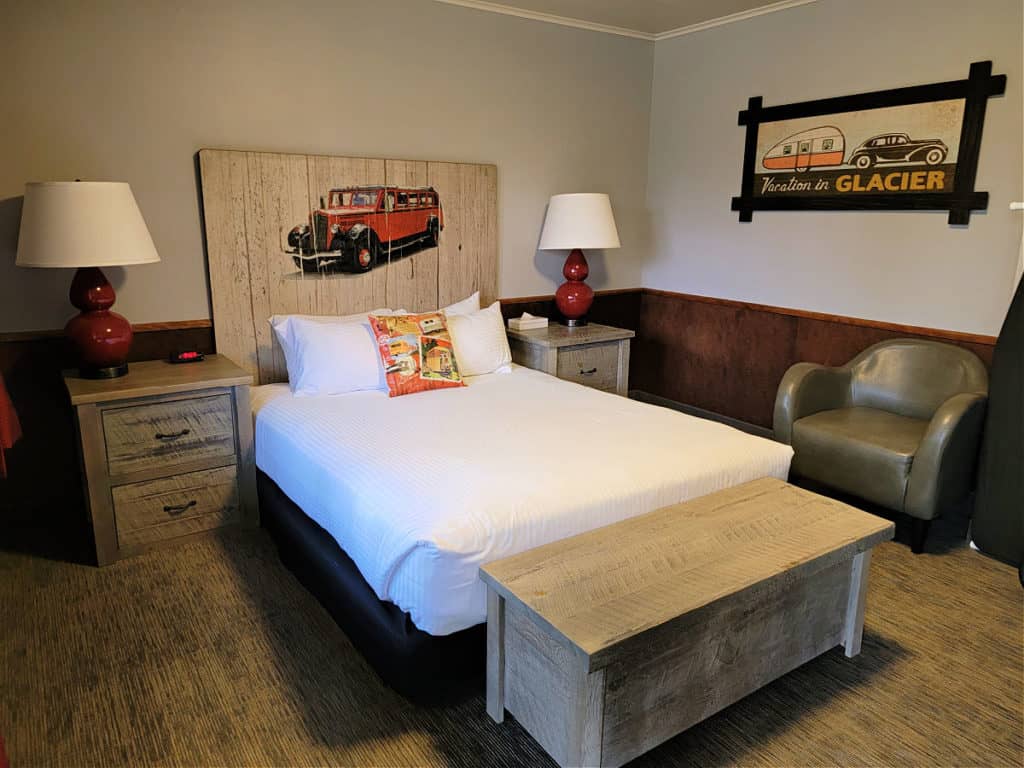 Room #27, 1-Queen motel room bed in Rising Sun Motor Inn