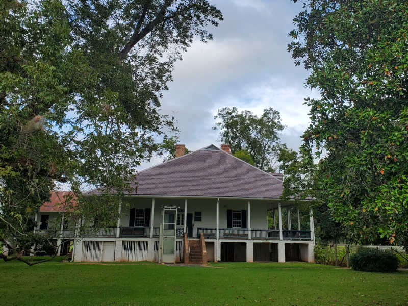 Oakland Plantation surrounded by trees in Cane River Creole NHP