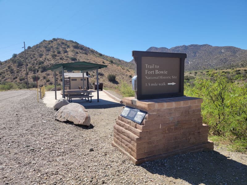 Trail to Fort Bowie sign with a picnic area in Fort Bowie National Historic Site