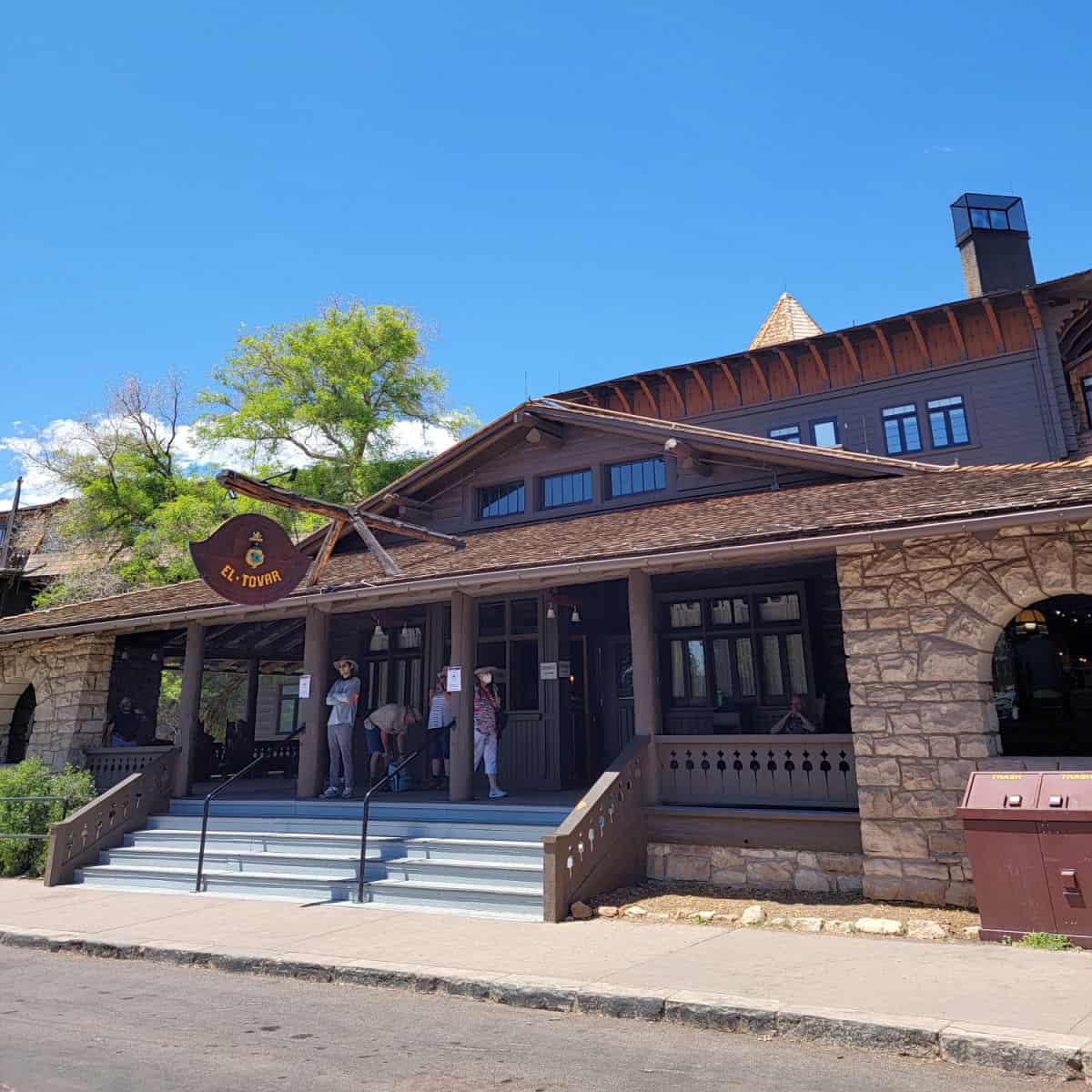 El Tovar Hotel Entrance