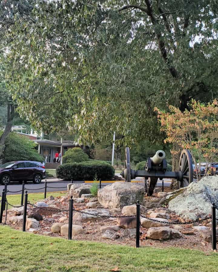 Cannon and visitor center at Kennesaw Mountain National Battlefield Park in Georgia