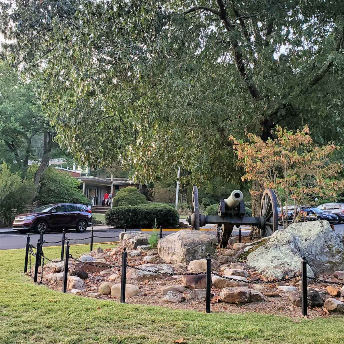 Cannon and visitor center at Kennesaw Mountain National Battlefield Park in Georgia