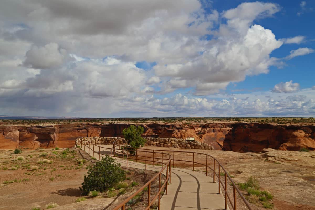 Trail to scenic over look in Canyon de Chelly NM