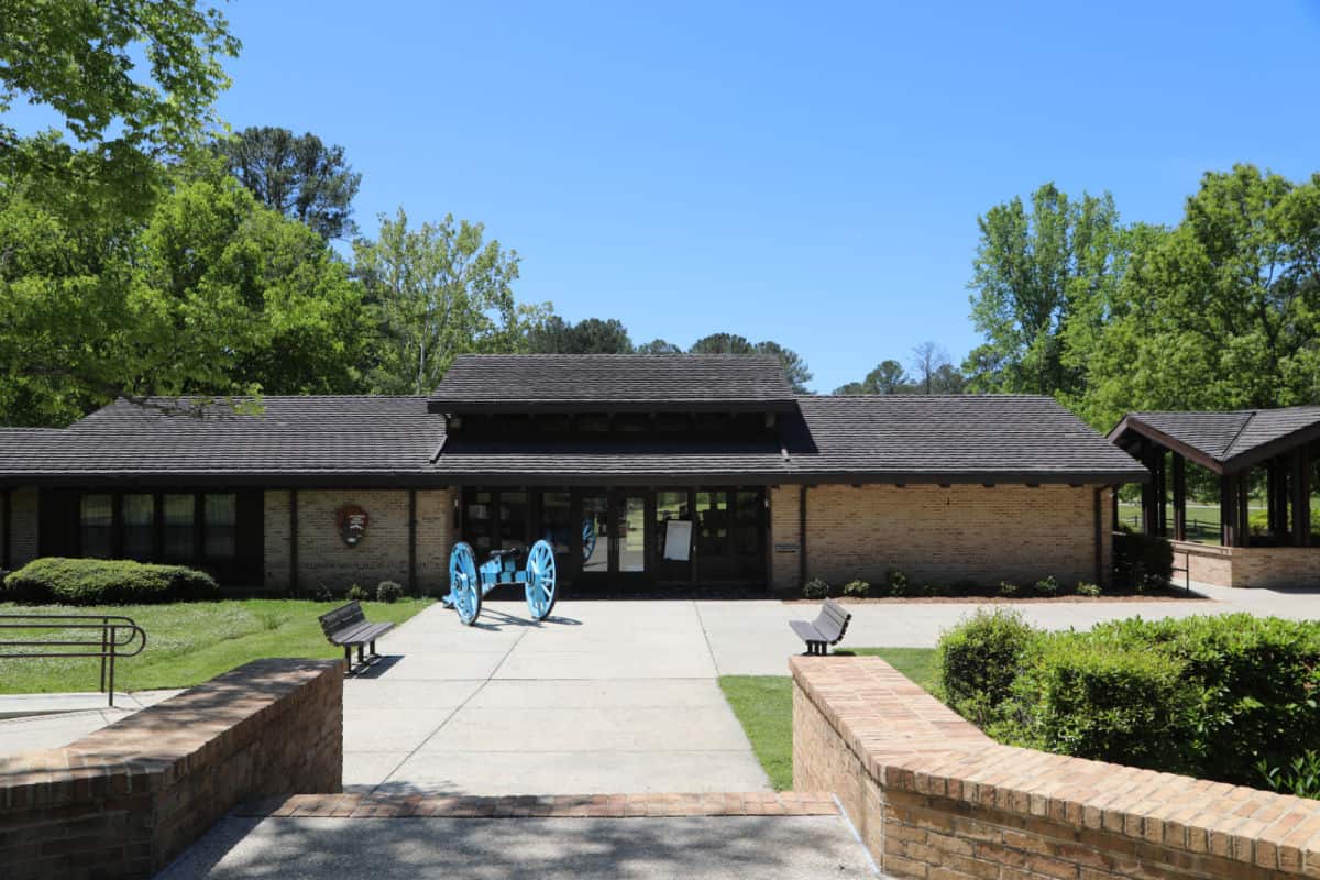 Path leading to the Horseshoe Bend visitor center with a blue cannon