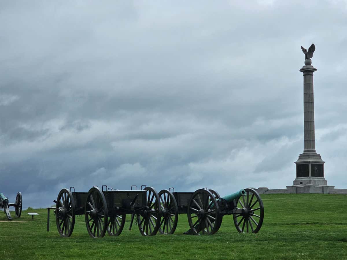 Historic cannons and tall statue in Antietam national battlefield