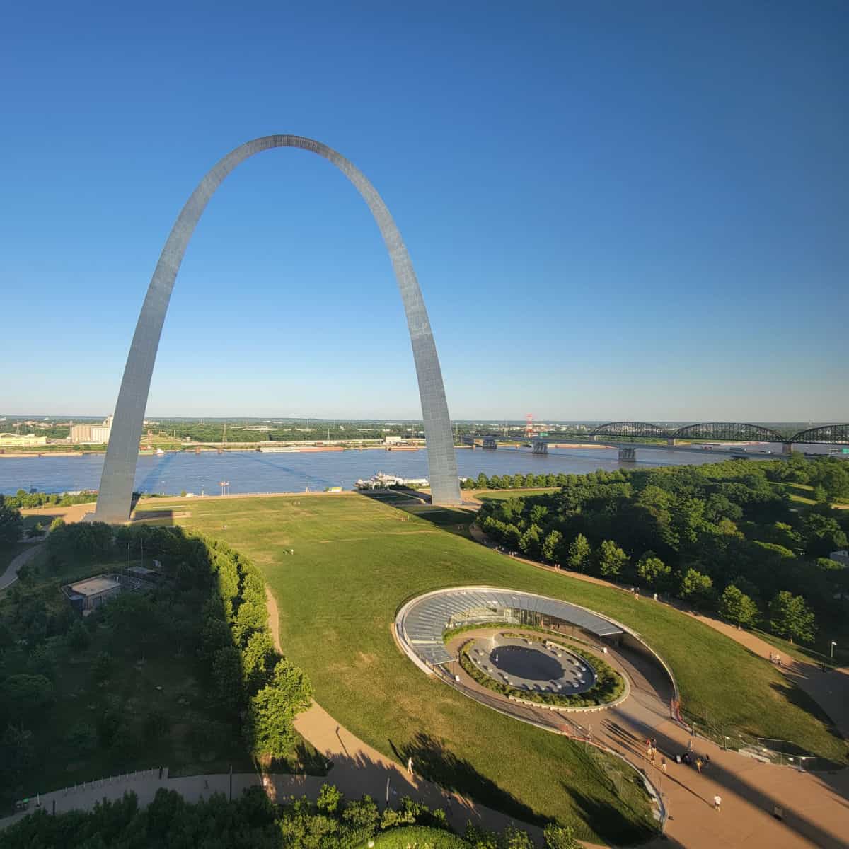 View of Gatewau Arch National Park in Missouri