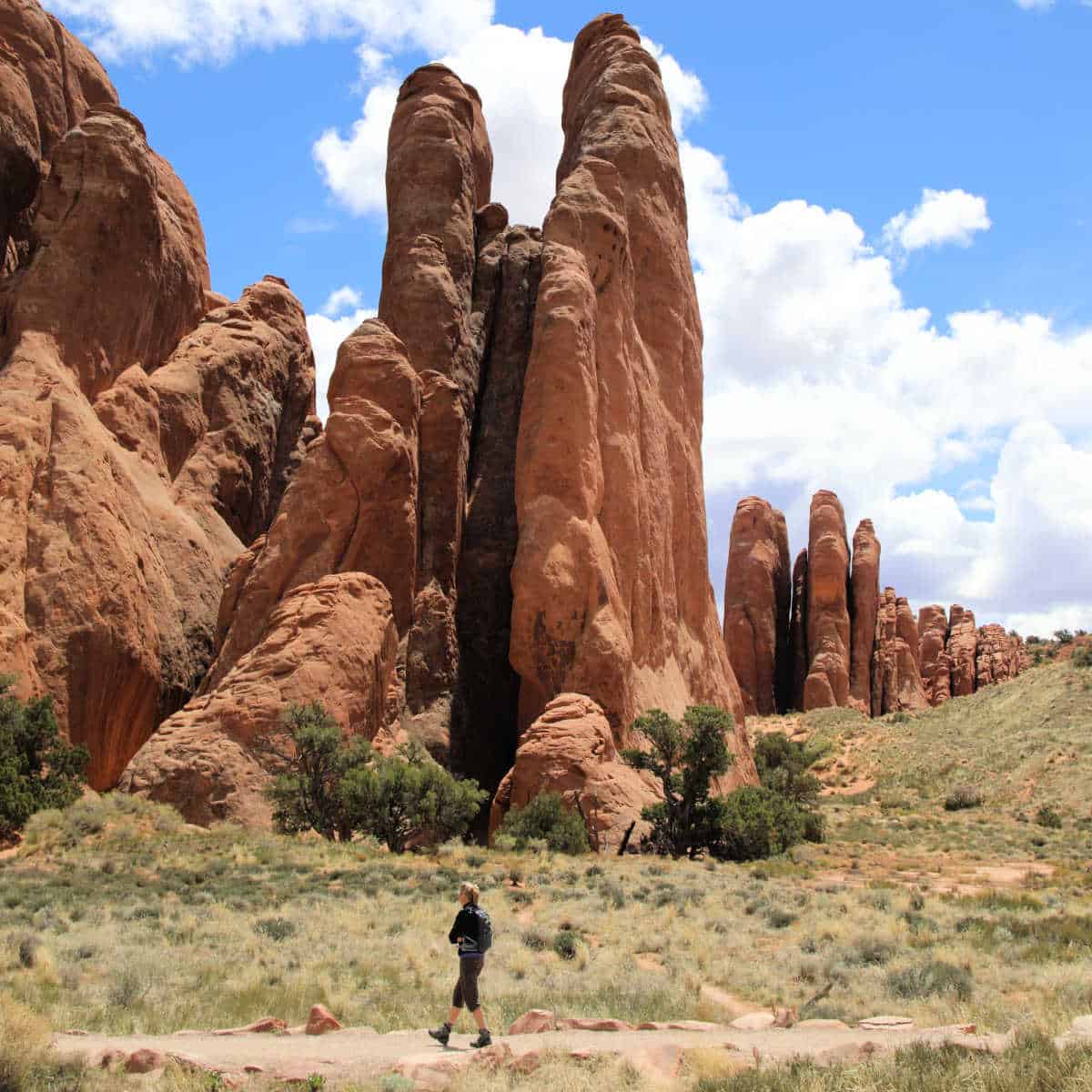 Start of Sand Dune Arch Trail from the trailhead