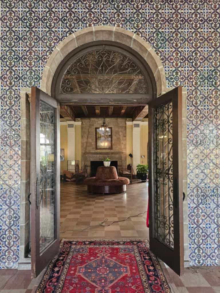 Back entrance to The Lodge at Wakulla Springs