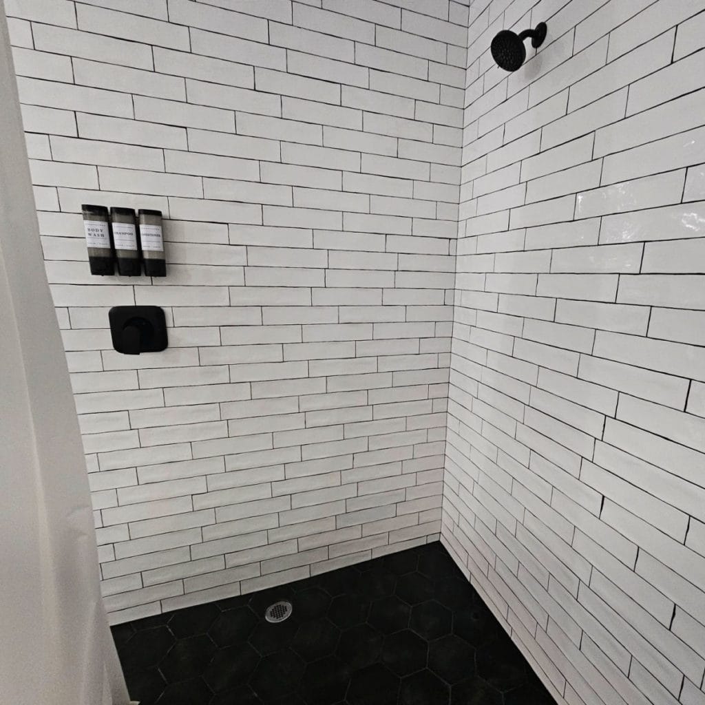 Shower in the Four Daughters Inn