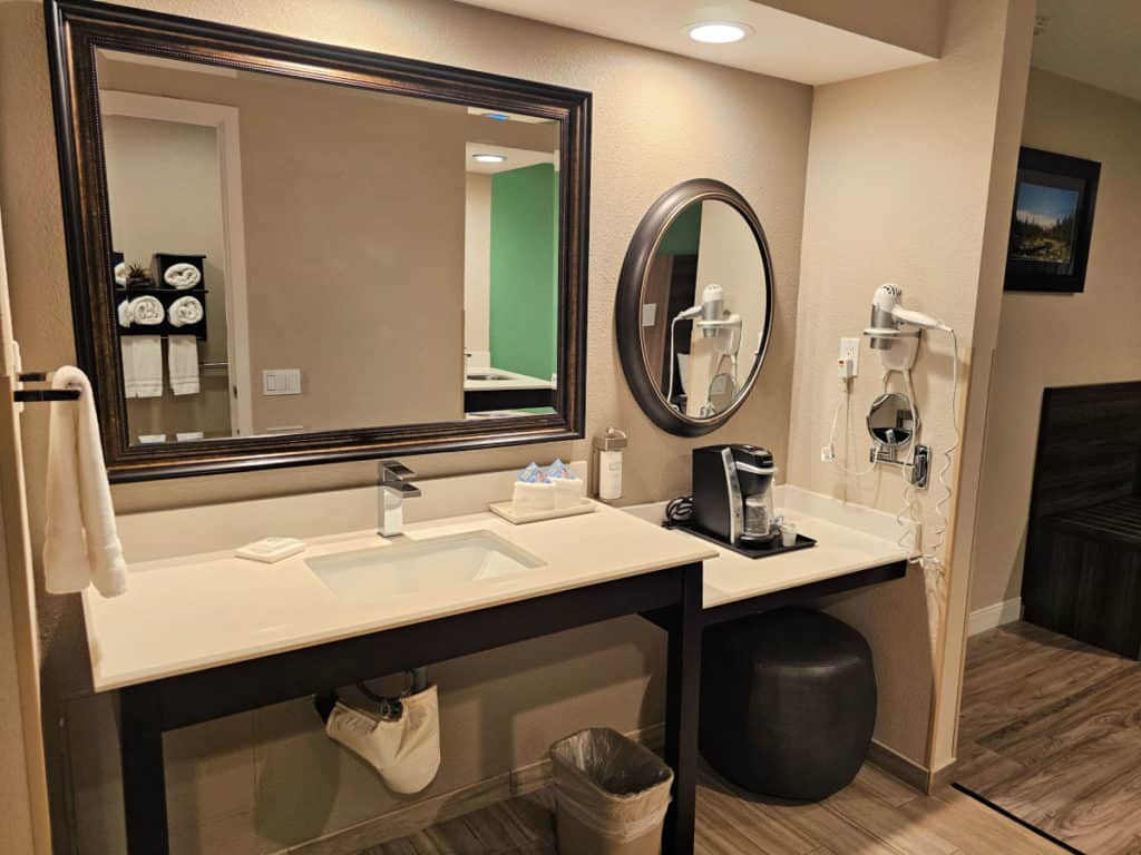 Sink seperate from bathroom inYosemite Southgate Hotel and Suites